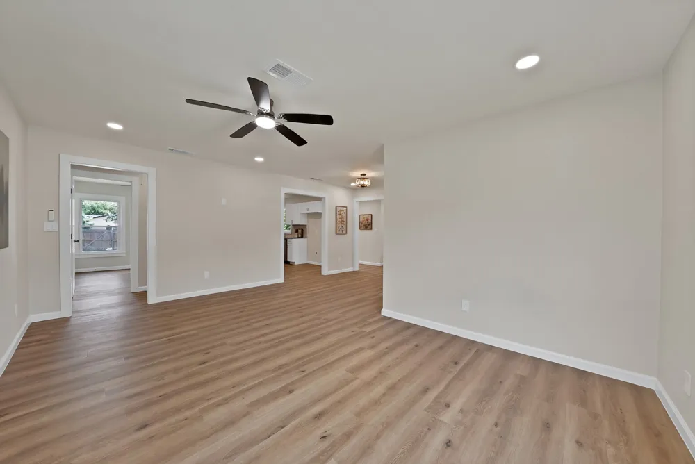 1104 E Russell Avenue Carrollton, TX 75006