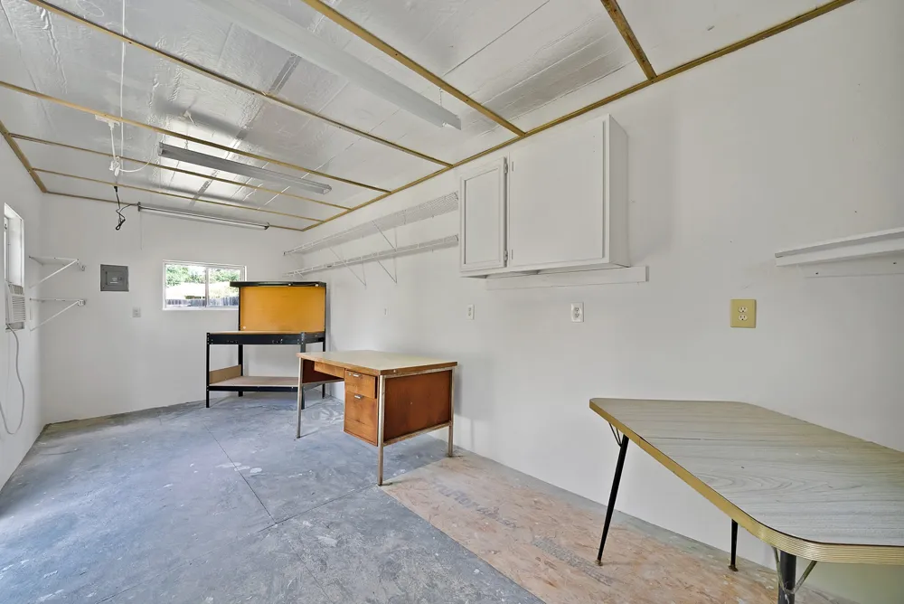 1104 E Russell Avenue Carrollton, TX 75006