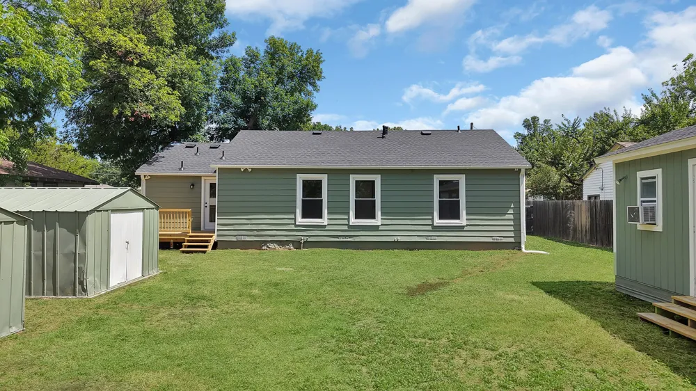 1104 E Russell Avenue Carrollton, TX 75006