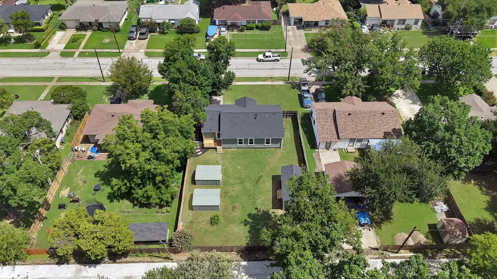 1104 E Russell Avenue Carrollton, TX 75006