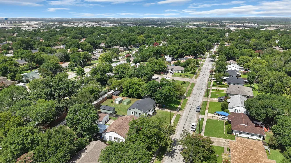 1104 E Russell Avenue Carrollton, TX 75006