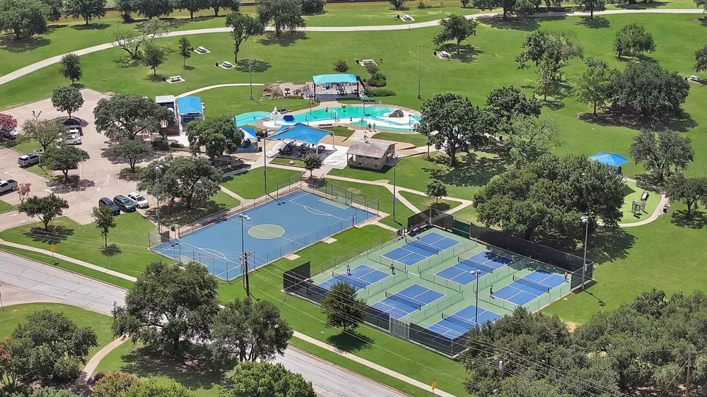 1104 E Russell Avenue Carrollton, TX 75006