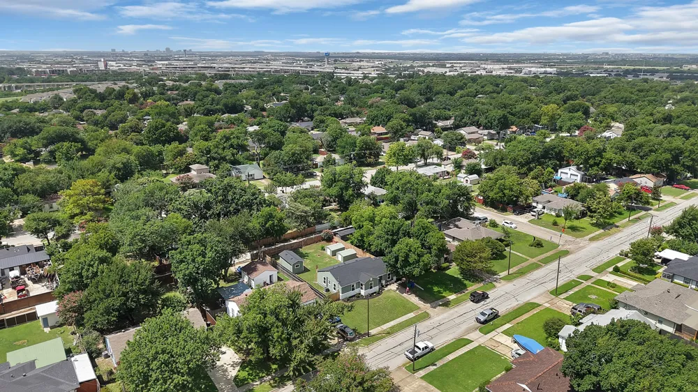 1104 E Russell Avenue Carrollton, TX 75006