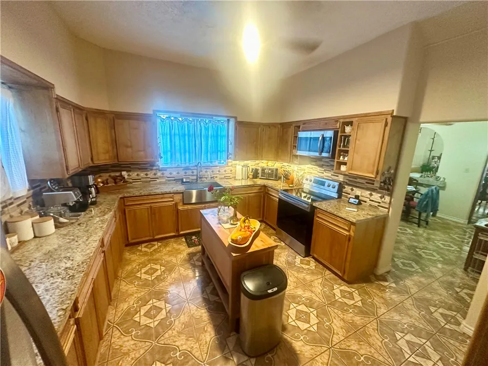 400 W St Charles Avenue San Diego, TX 78384