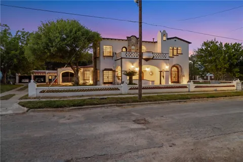 400 W St Charles Avenue