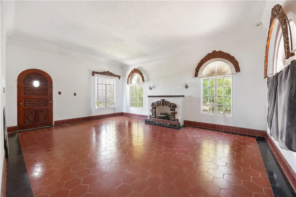 400 W St Charles Avenue San Diego, TX 78384
