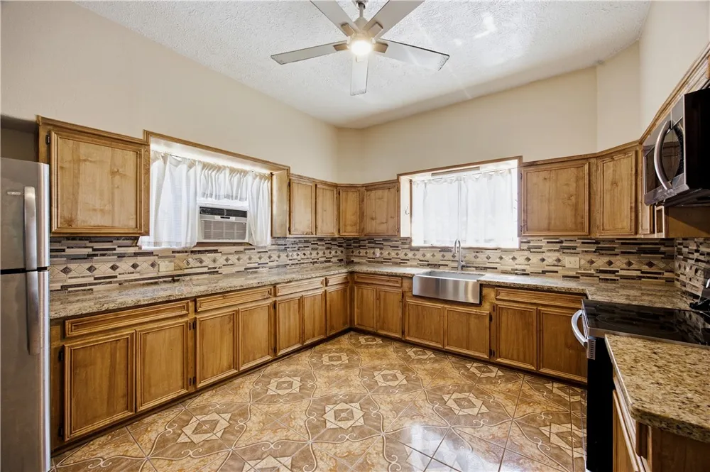 400 W St Charles Avenue San Diego, TX 78384