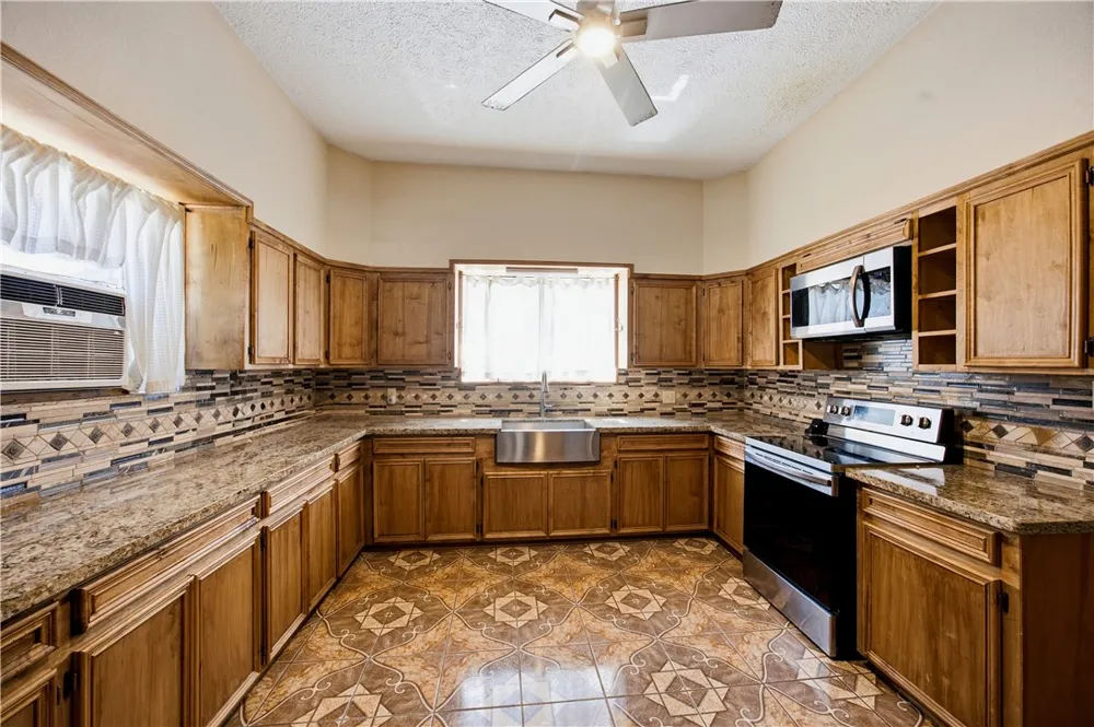 400 W St Charles Avenue San Diego, TX 78384