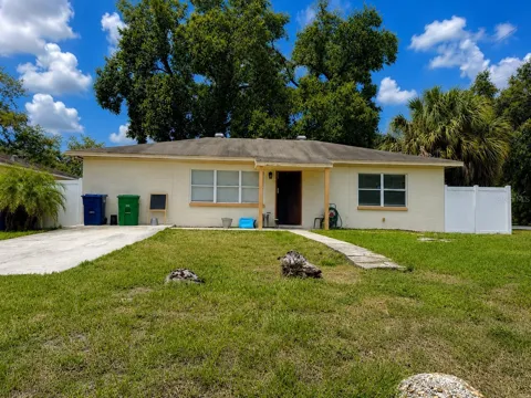 712 CASTLE COURT