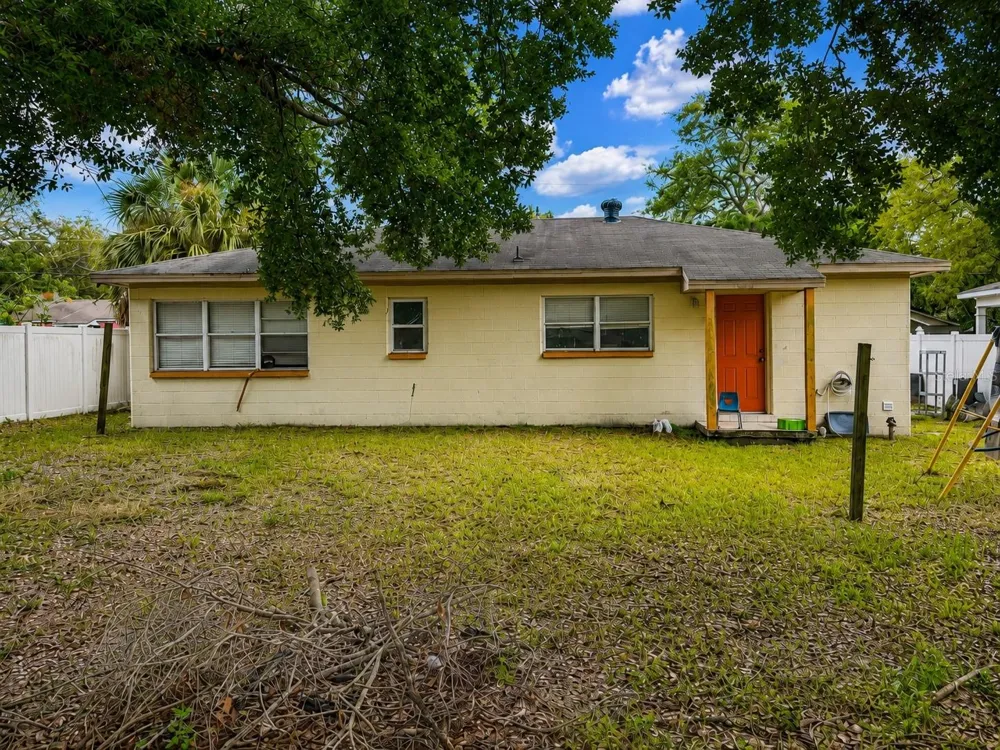 712 CASTLE COURT Tampa, FL 33612