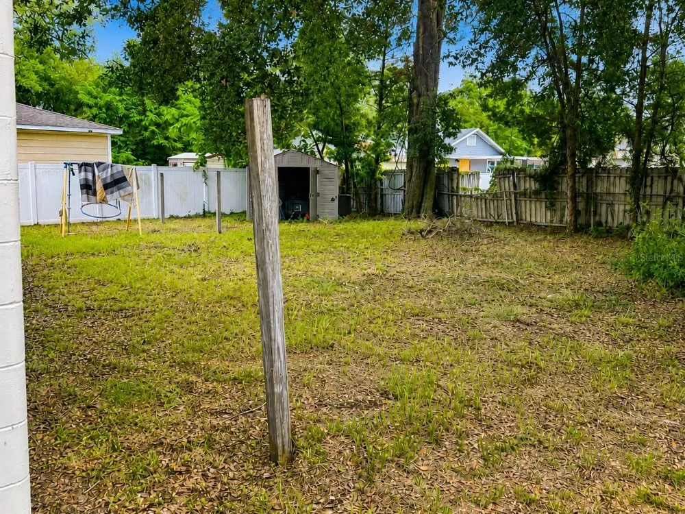 712 CASTLE COURT Tampa, FL 33612
