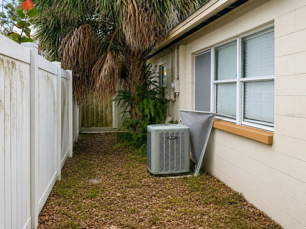 712 CASTLE COURT Tampa, FL 33612