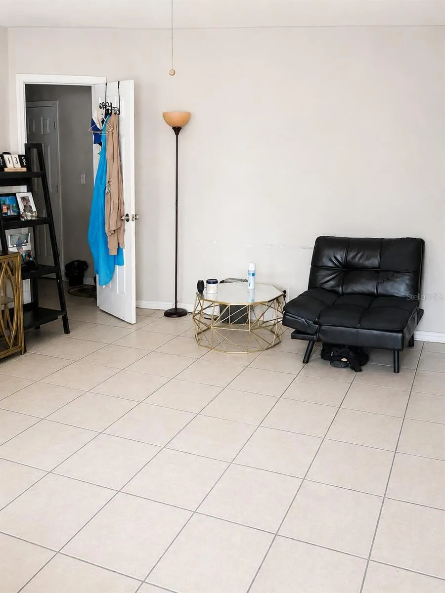 712 CASTLE COURT Tampa, FL 33612
