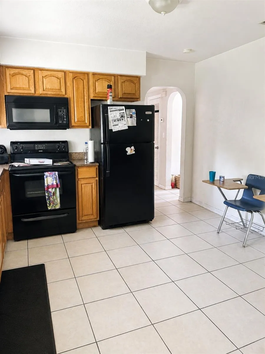 712 CASTLE COURT Tampa, FL 33612