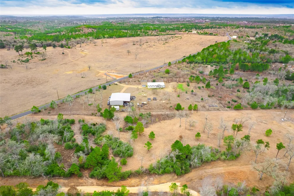 123 Abbey Lane Smithville, TX 78957