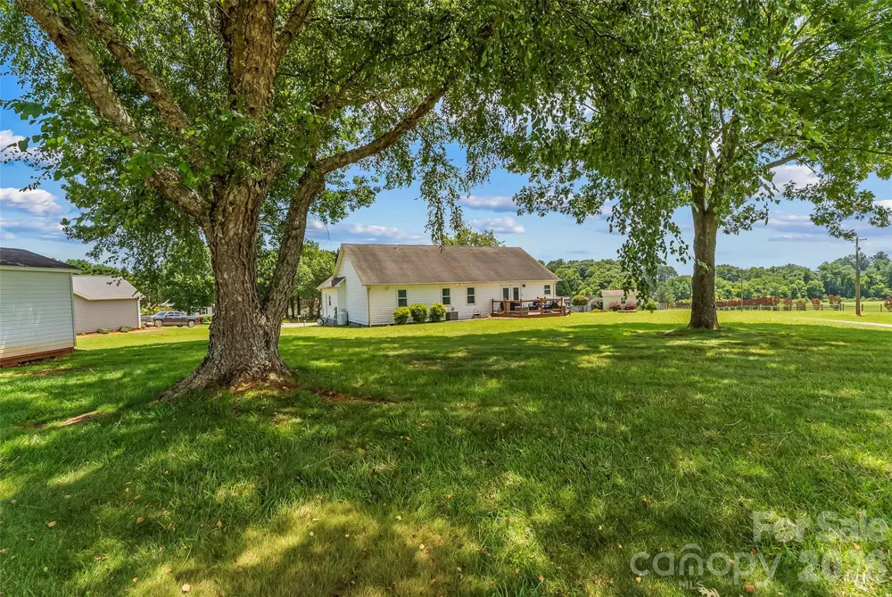 3955 Northernmistic Drive Maiden, NC 28650