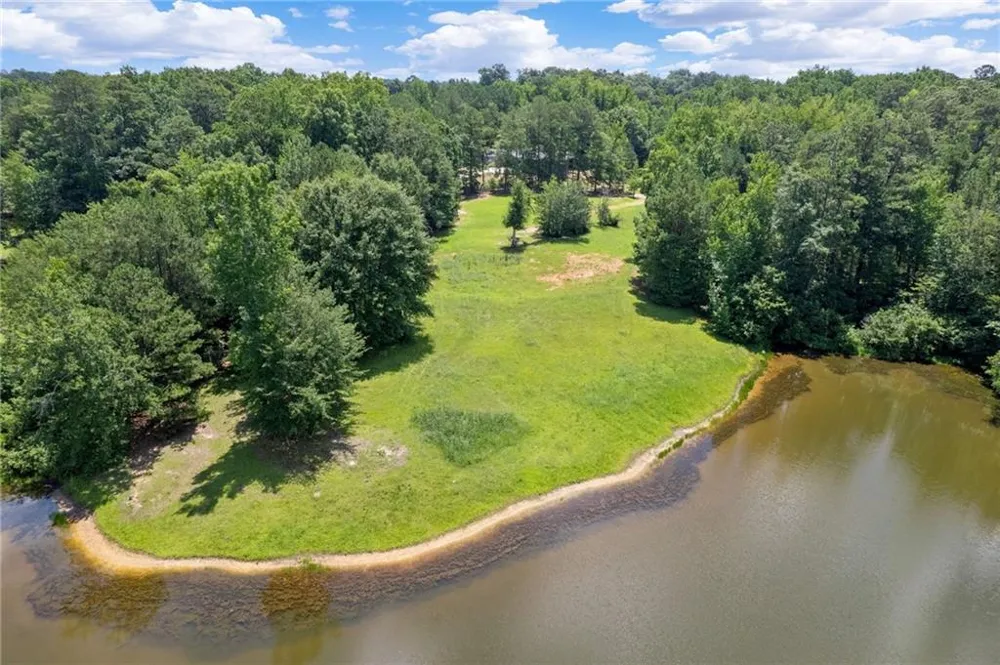 10861 Hutcheson Ferry Road Chattahoochee Hills, GA 30268