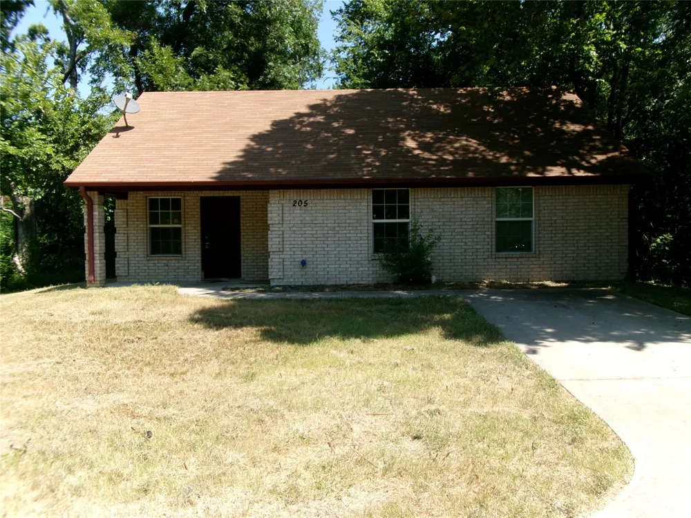 204 Maxwell Street Sulphur Springs, TX 75482
