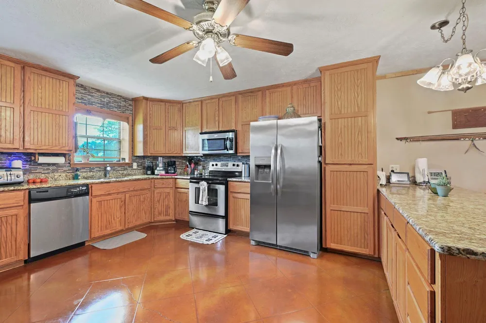 955 County Road 228 Cameron, TX 76520