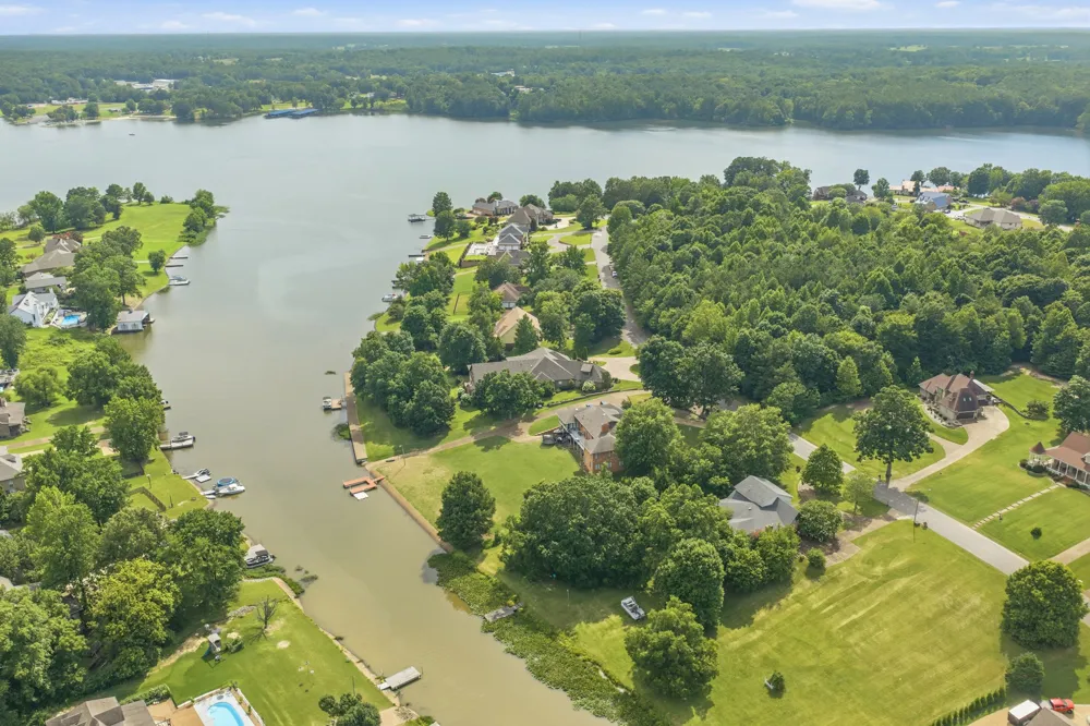 435 Lakeshore Dr Lexington, TN 38351