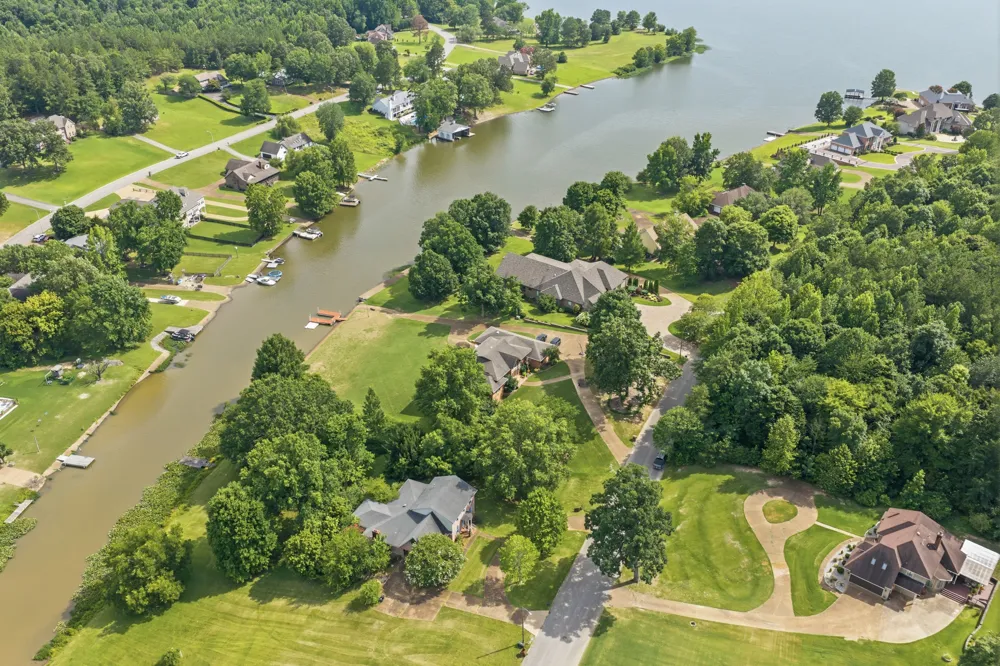 435 Lakeshore Dr Lexington, TN 38351