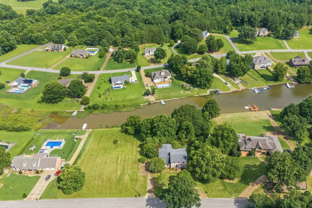 435 Lakeshore Dr Lexington, TN 38351