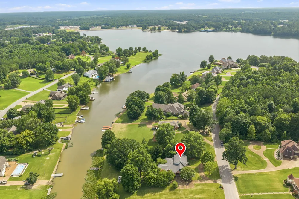 435 Lakeshore Dr Lexington, TN 38351