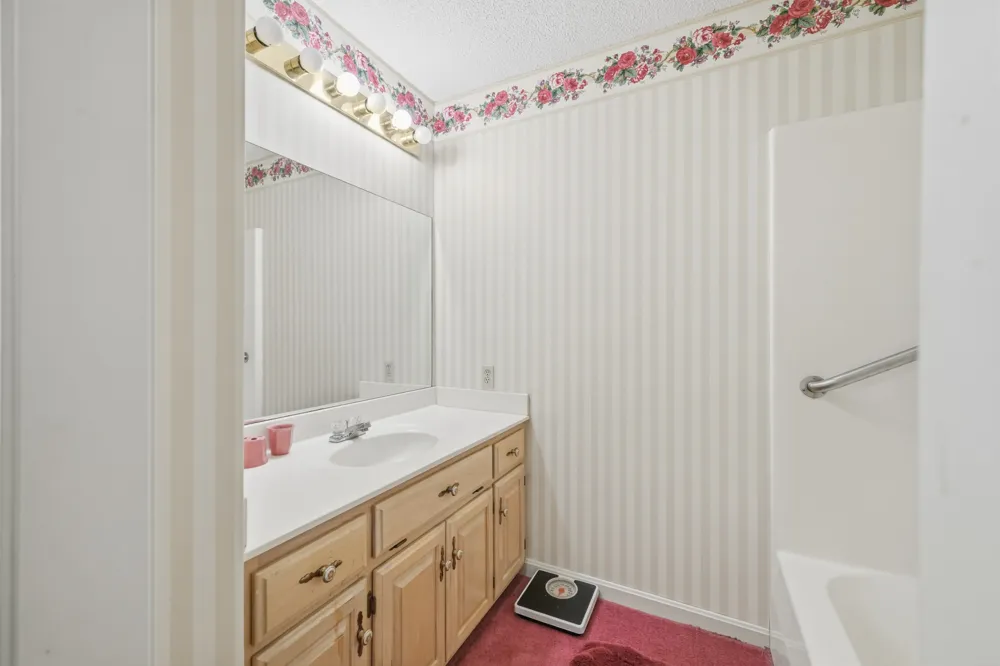 435 Lakeshore Dr Lexington, TN 38351