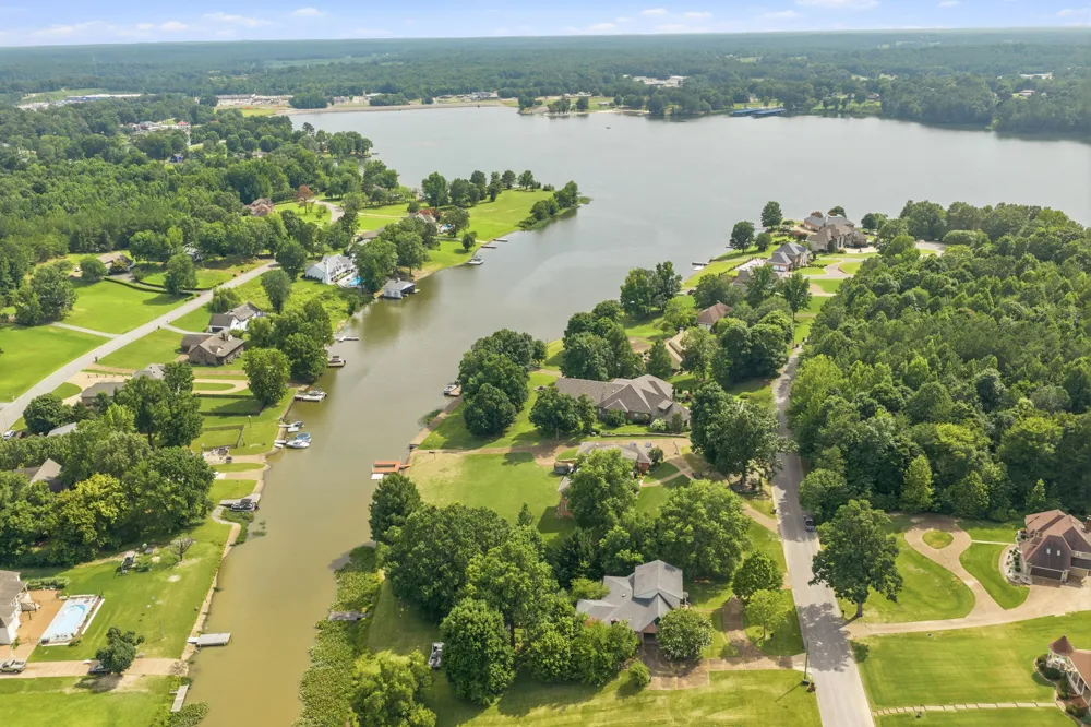 435 Lakeshore Dr Lexington, TN 38351
