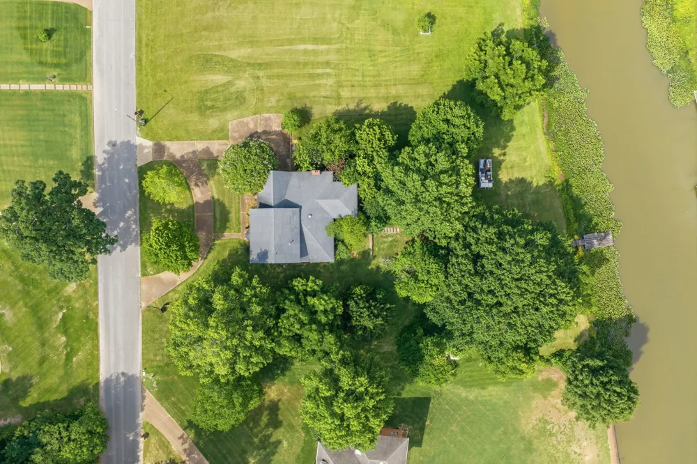 435 Lakeshore Dr Lexington, TN 38351
