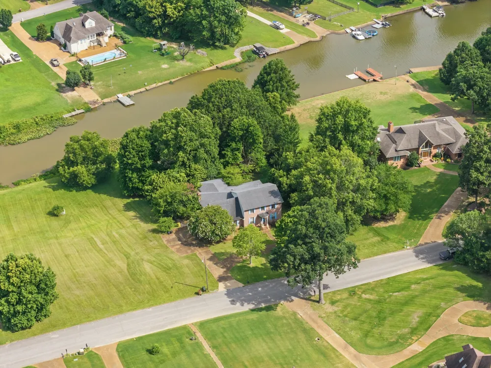 435 Lakeshore Dr Lexington, TN 38351