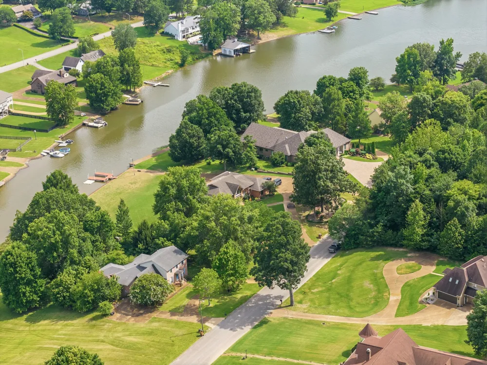 435 Lakeshore Dr Lexington, TN 38351