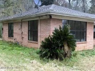 81 Henry Cox Road Monticello, MS 39654