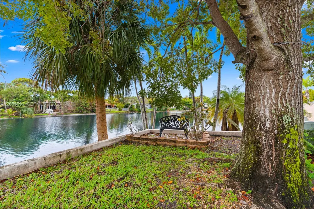 7282 Jacaranda Ln Miami Lakes, FL 33014