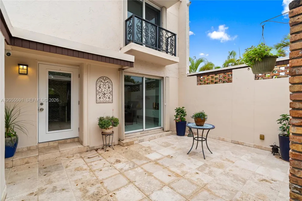 7282 Jacaranda Ln Miami Lakes, FL 33014