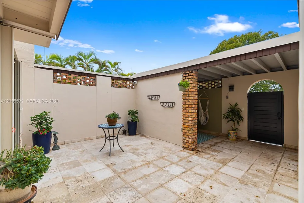 7282 Jacaranda Ln Miami Lakes, FL 33014