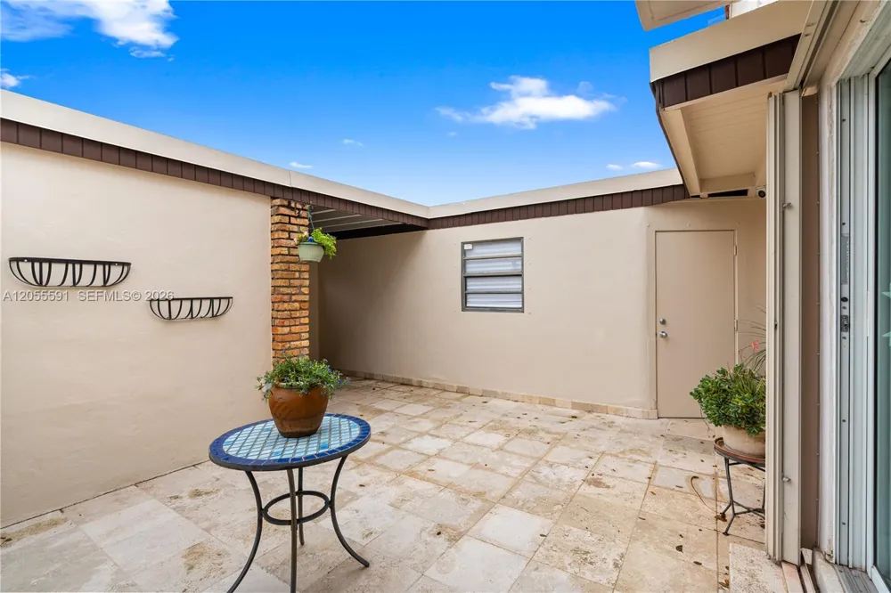 7282 Jacaranda Ln Miami Lakes, FL 33014