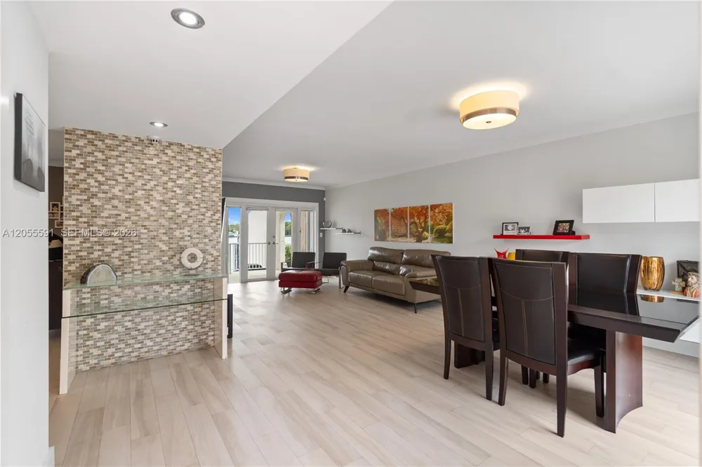 7282 Jacaranda Ln Miami Lakes, FL 33014