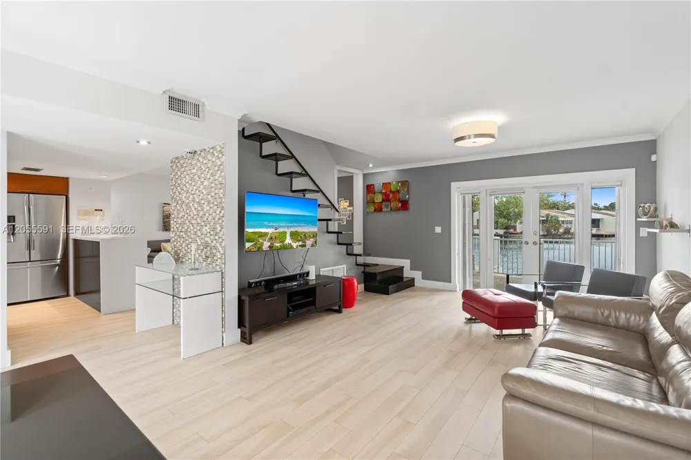 7282 Jacaranda Ln Miami Lakes, FL 33014