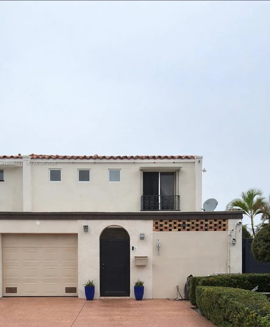 7282 Jacaranda Ln Miami Lakes, FL 33014