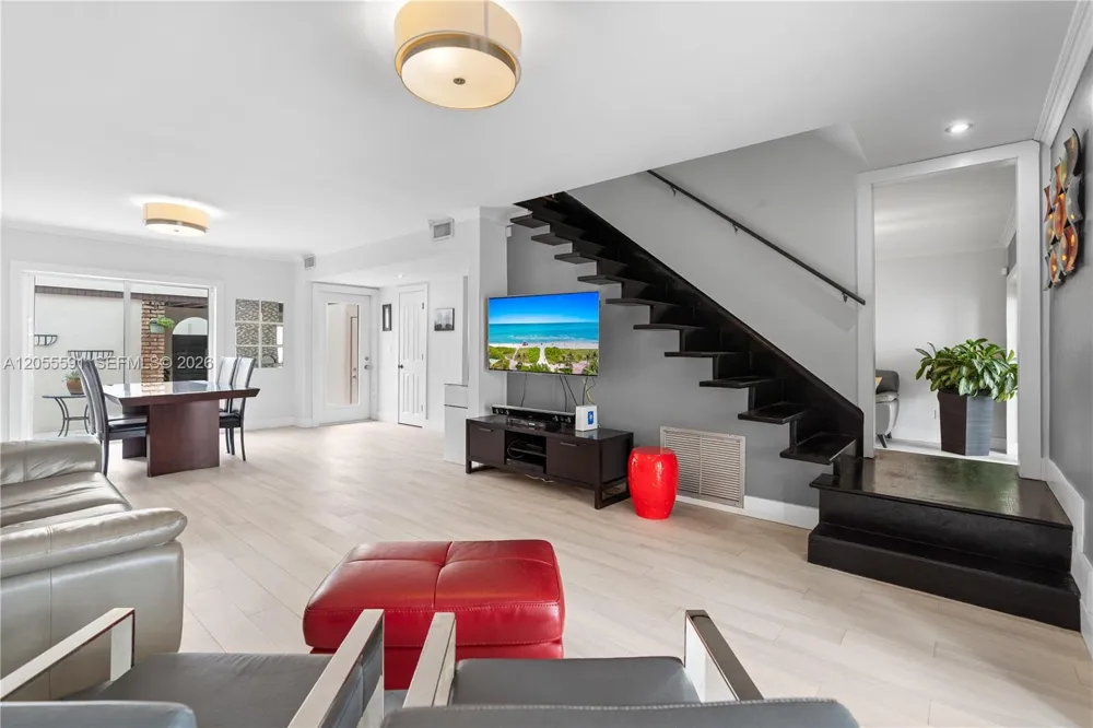7282 Jacaranda Ln Miami Lakes, FL 33014