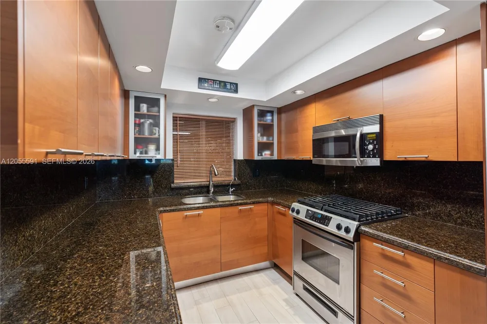 7282 Jacaranda Ln Miami Lakes, FL 33014