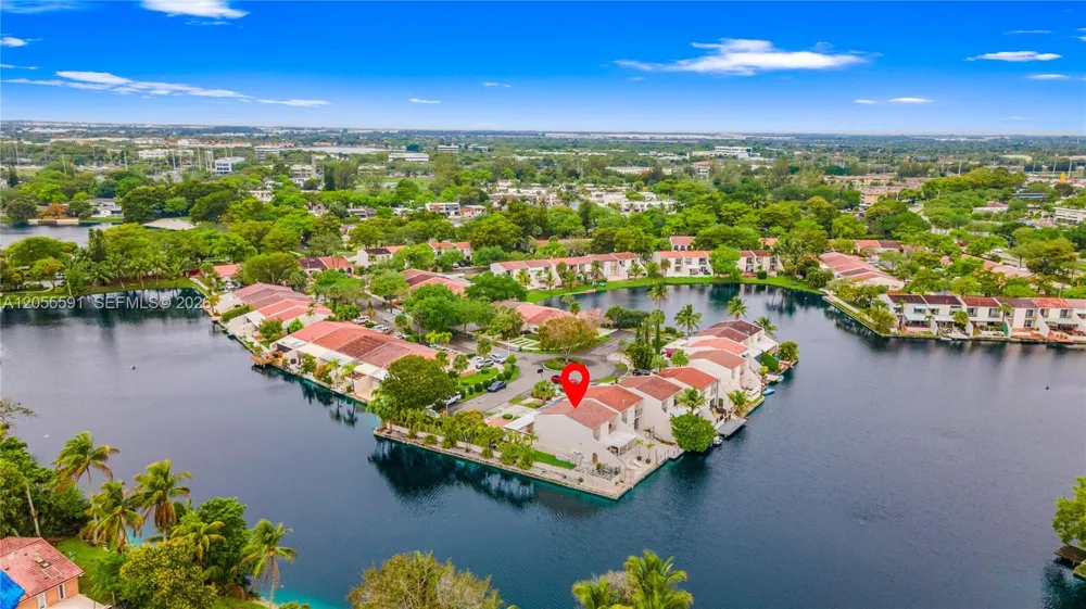 7282 Jacaranda Ln Miami Lakes, FL 33014