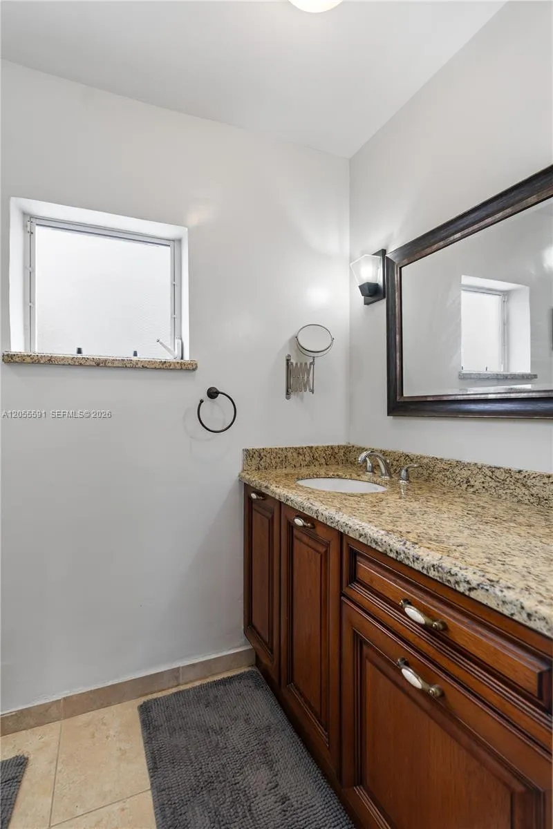 7282 Jacaranda Ln Miami Lakes, FL 33014
