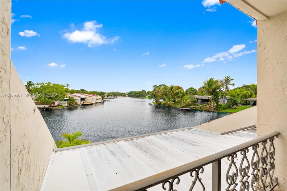 7282 Jacaranda Ln Miami Lakes, FL 33014