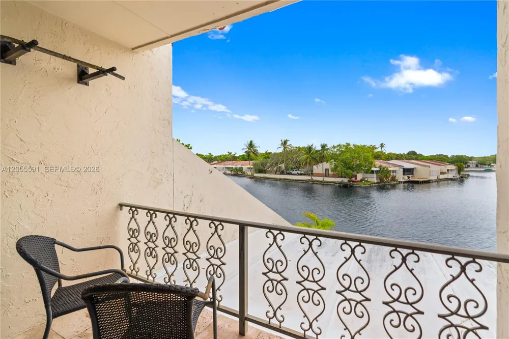 7282 Jacaranda Ln Miami Lakes, FL 33014