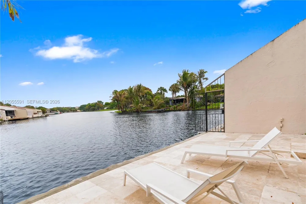 7282 Jacaranda Ln Miami Lakes, FL 33014