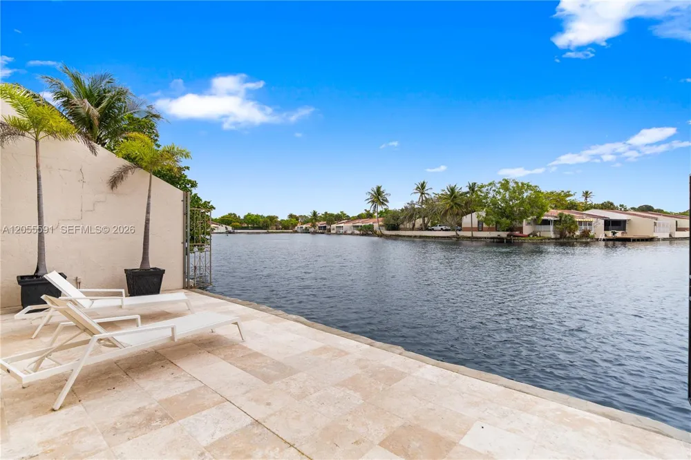 7282 Jacaranda Ln Miami Lakes, FL 33014