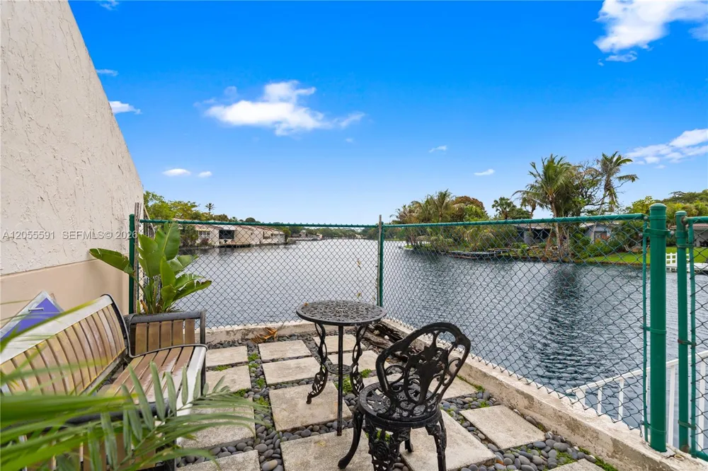 7282 Jacaranda Ln Miami Lakes, FL 33014