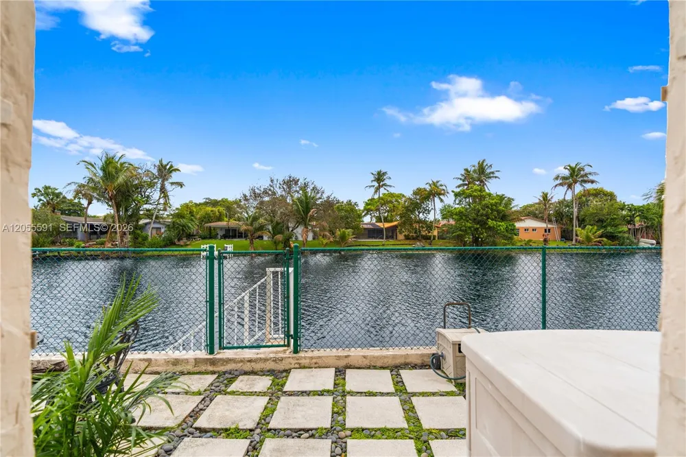 7282 Jacaranda Ln Miami Lakes, FL 33014
